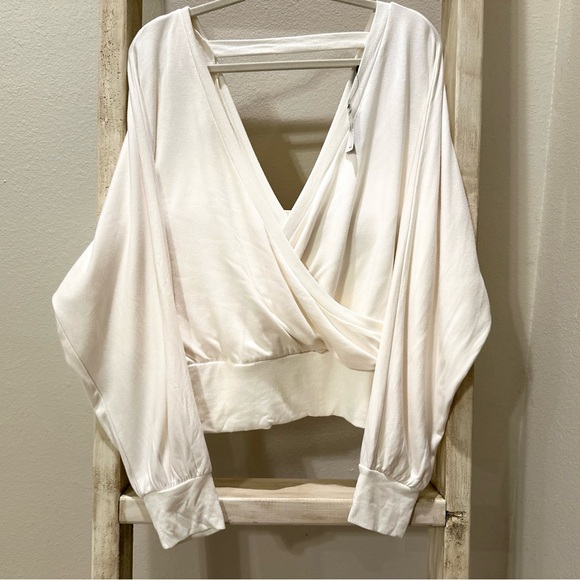 NWT EXPRESS Long Sleeve Cowl Draped Back
London Tee- Size L - Picture 2 of 6